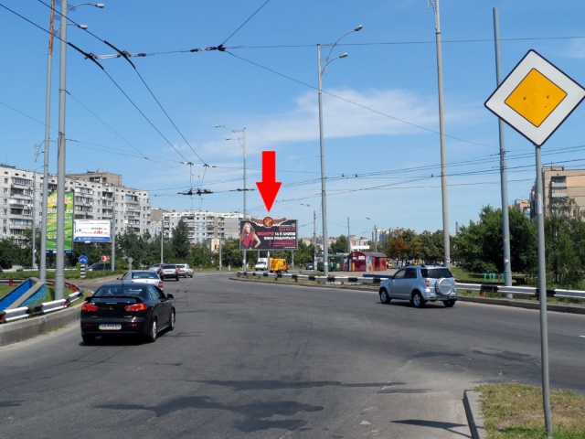 Щит 6x3, просп. Маяковского / ул. Драйзера; основная трансп. развязка (клумба) на Троещине; напротив Деснянской РГА Щит 6x3, просп. Маяковского / ул. Драйзера; основная трансп. развязка (клумба) на Троещине; напротив Деснянской РГА