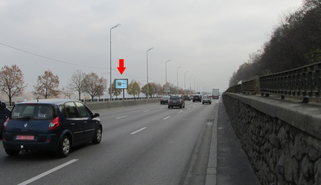 Скролл 3.14x2.35,  Набережне шосе, 1 км за Парковим(Пішохідним) мостом, в напрямку мосту Метро