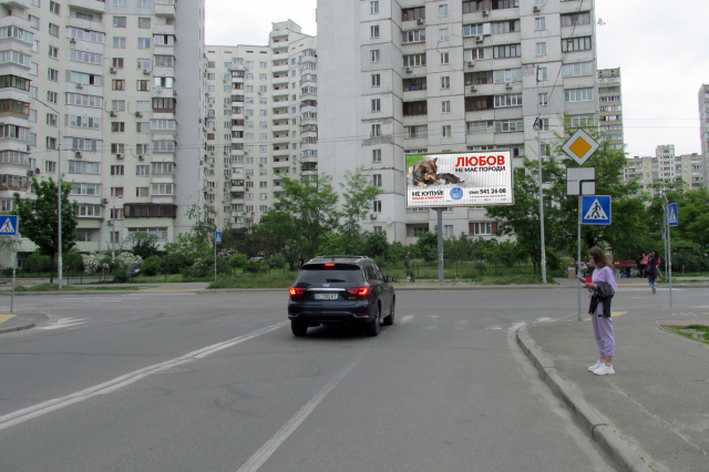 Призма 6x3,  вул. Лариси Руденко, 3В