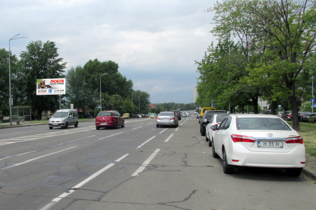 Щит 6x3,  вул. Ревуцького, 9 (напроти)