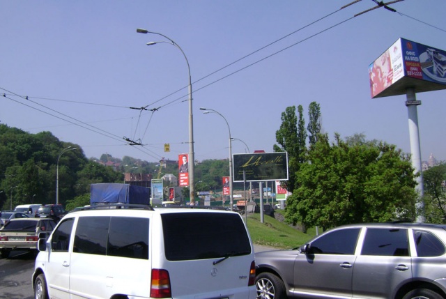 Призма 6x3,  Др.Народов б-р / м.Патона