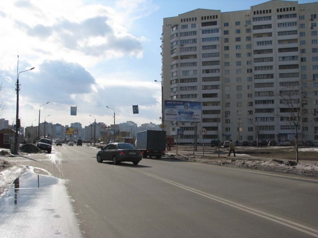 Щит 6x3, ул. Драгоманова, 27 - Позняки, клиника "Добробут", ТЦ "Элтикс" (Центрум), спорт-клубы "Фитнес-реал", "Планета-спорт"; маг. "Космо", "Дом взуття", рест. "Мураками", "Кофе-тайм", "Галина", Domino's pizza, на остановке Щит 6x3, ул. Драгоманова, 27 - Позняки, клиника "Добробут", ТЦ "Элтикс" (Центрум), спорт-клубы "Фитнес-реал", "Планета-спорт"; маг. "Космо", "Дом взуття", рест. "Мураками", "Кофе-тайм", "Галина", Domino's pizza, на остановке