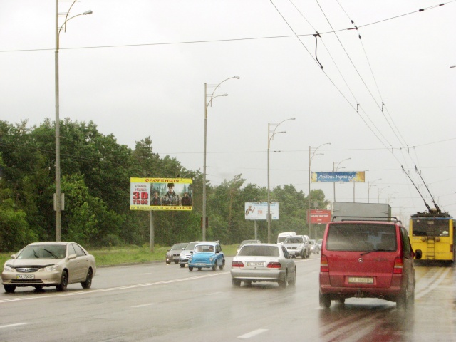 Щит 6x3,  ул. Братиславская 01 / за повортом на просп. Лесной; 500 м до ГМ "Эпицентр" со стор. м. "Черниговская" (возле АЗС ТНК)