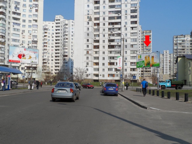 Щит 6x3,  ул. Л.Руденко / ул. Мишуги, 2 (02) - просп. Бажана - выезд; ТЦ Пирамида; детский с/м "Антошка", с/м "Велика кишеня", напр. от ТЦ Пирамида (по Мишуги - справа)