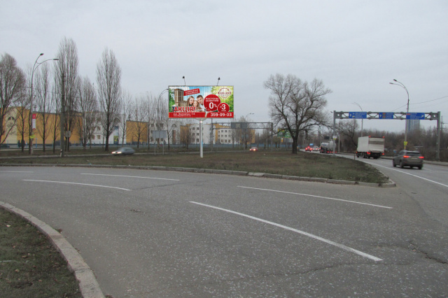 Призма 6x3,  вул. Ак. Заболотного (напр.Реємсма,в ст. авторинку)