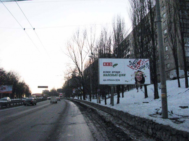 Щит 6x3, ул. Телиги, 53 / напр. от ул. Фрунзе (1,3 км) в сторону м.Дорогожичи и просп. Победы, на подъеме; загруженная магистральная улица Щит 6x3, ул. Телиги, 53 / напр. от ул. Фрунзе (1,3 км) в сторону м.Дорогожичи и просп. Победы, на подъеме; загруженная магистральная улица